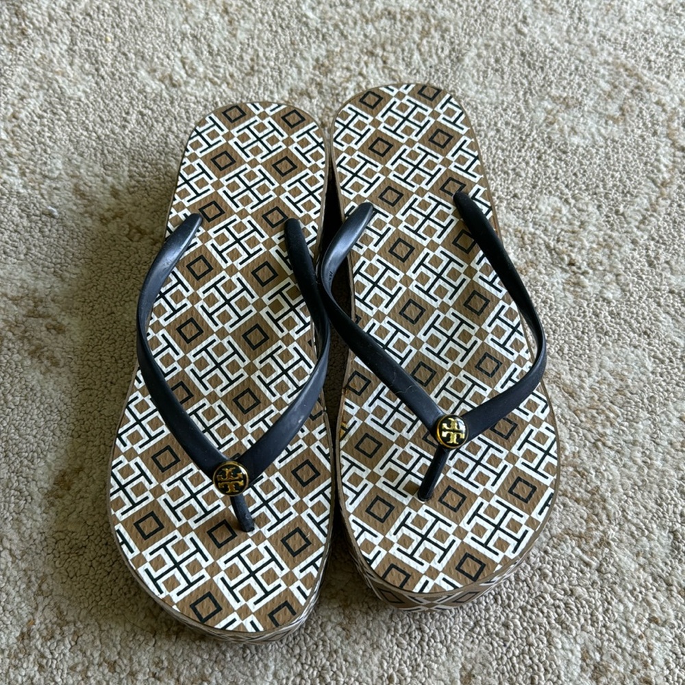 Tory Burch flip flops. EUC